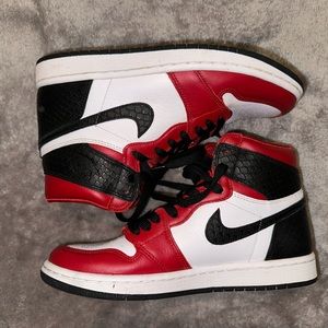 Jordan 1 Retro High Satin Snake Chicago